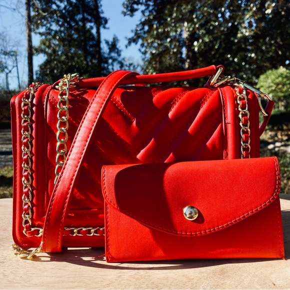 Classic Red Padded Chevron Leather 3 Compartment Handbag w. Gold Chain Crossbody - Picture 1 of 8